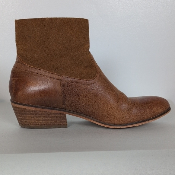 Frye and Co. Rubie Ankle Bootie - Picture 6 of 13
